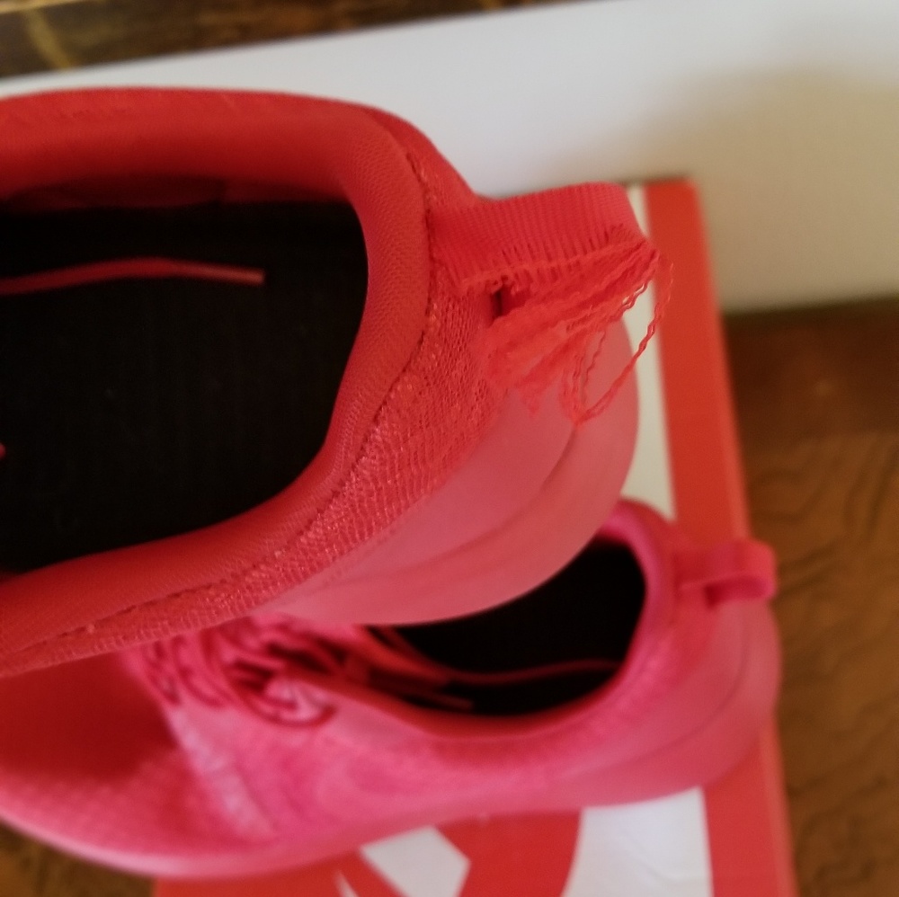 Nike Red Roshe Run Hyperfuse 12 - Picture 6 of 6